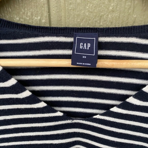 GAP Women's V Neck Sweater XS Striped Blue White - Picture 4 of 6
